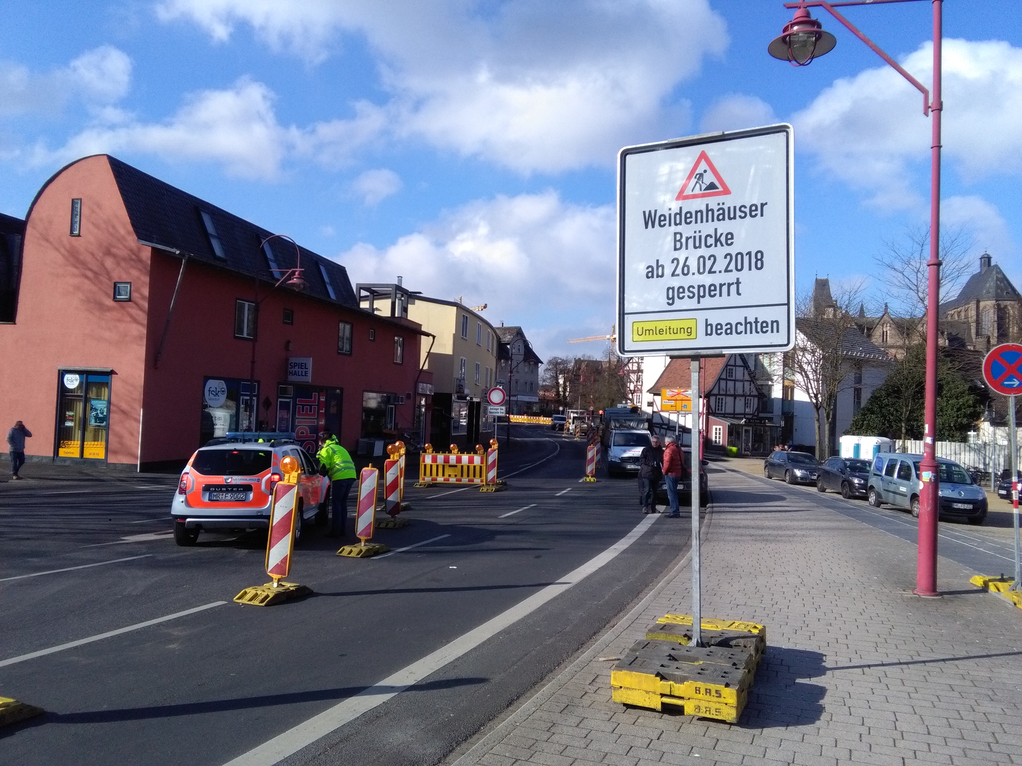 Sperre vor Brücke